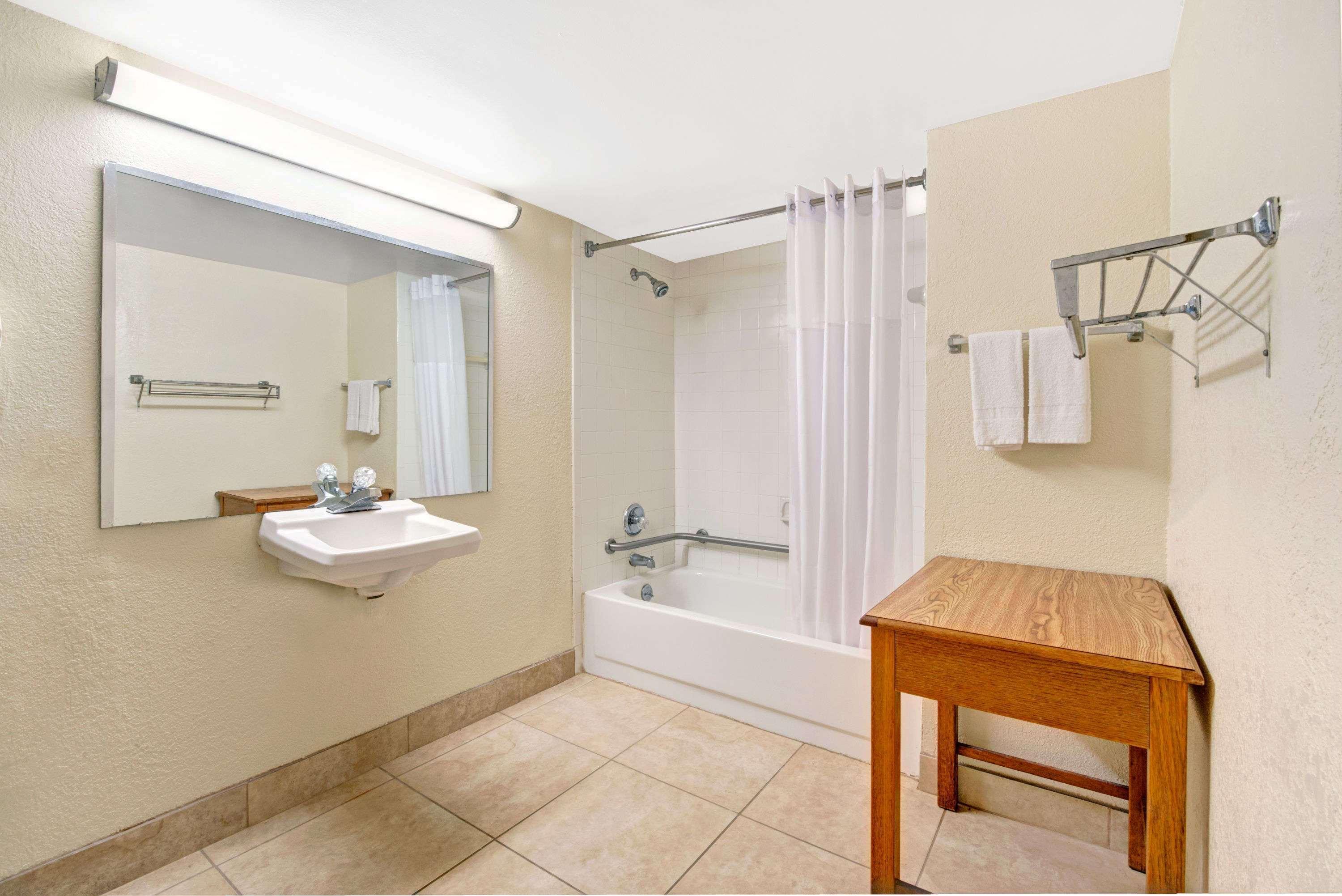 Days By Wyndham Northlake 2*